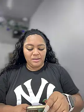 yanza2002 online show from 12.17.24