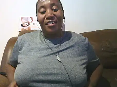 Snapshot of ebonytitts4u chatting on 01.12.25 ebonytitts4u online show from 01.12.25