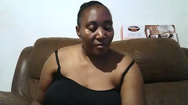 Snapshot of ebonytitts4u chatting on 02.14.25 ebonytitts4u online show from 02.14.25