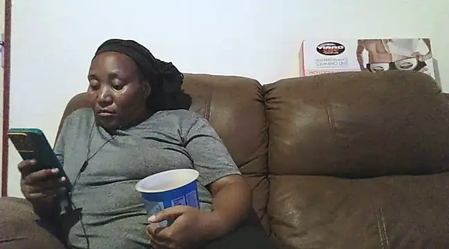 Snapshot of ebonytitts4u chatting on 02.18.25 ebonytitts4u online show from 02.18.25