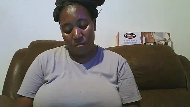 Snapshot of ebonytitts4u chatting on 03.09.25 ebonytitts4u online show from 03.09.25