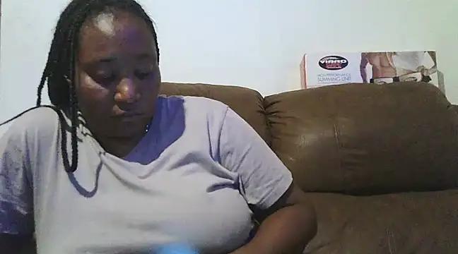 Snapshot of ebonytitts4u chatting on 03.10.25 ebonytitts4u online show from 03.10.25
