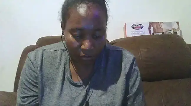 Snapshot of ebonytitts4u chatting on 03.12.25 ebonytitts4u online show from 03.12.25