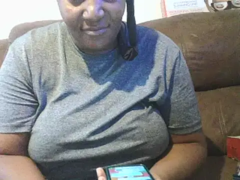Snapshot of ebonytitts4u chatting on 03.18.25 ebonytitts4u online show from 03.18.25