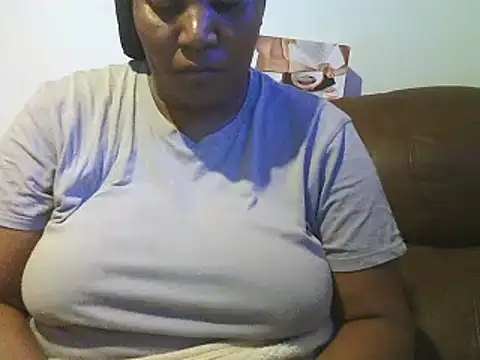Snapshot of ebonytitts4u chatting on 03.23.25 ebonytitts4u online show from 03.23.25