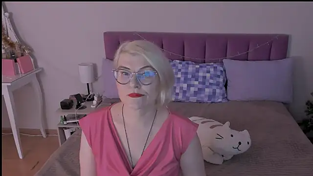 Snapshot of sabrinamacmarren chatting on 01.17.25 sabrinamacmarren online show from 01.17.25