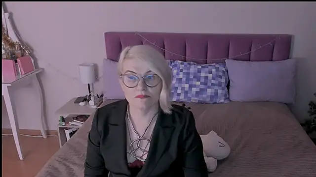 Snapshot of sabrinamacmarren chatting on 01.17.25 sabrinamacmarren online show from 01.17.25