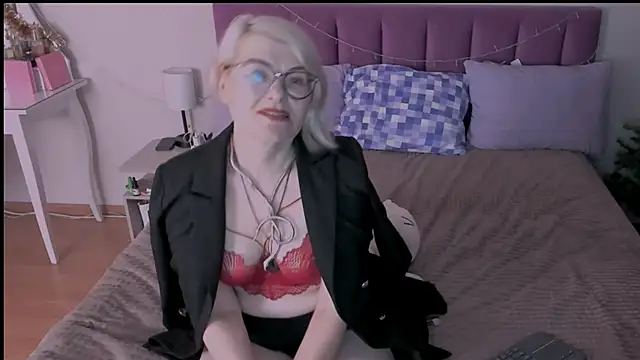 Snapshot of sabrinamacmarren chatting on 01.17.25 sabrinamacmarren online show from 01.17.25