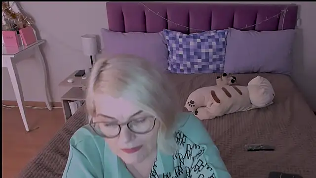 Snapshot of sabrinamacmarren chatting on 01.19.25 sabrinamacmarren online show from 01.19.25