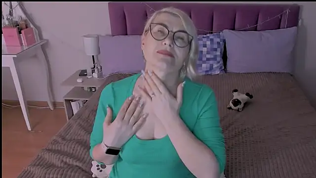 Snapshot of sabrinamacmarren chatting on 01.20.25 sabrinamacmarren online show from 01.20.25