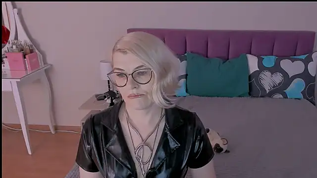 Snapshot of sabrinamacmarren chatting on 01.27.25 sabrinamacmarren online show from 01.27.25