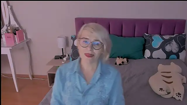 Snapshot of sabrinamacmarren chatting on 01.28.25 sabrinamacmarren online show from 01.28.25