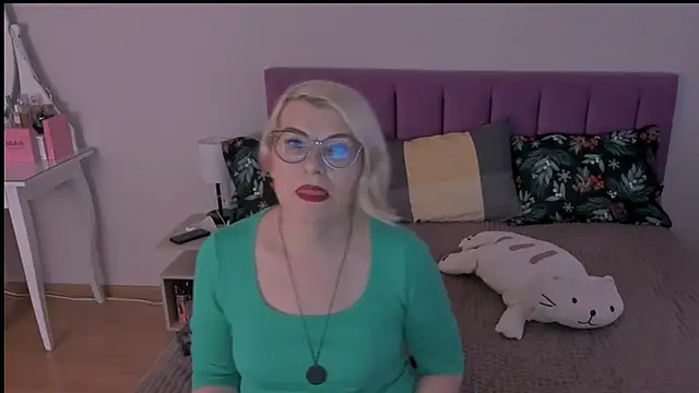 Snapshot of sabrinamacmarren chatting on 02.02.25 sabrinamacmarren online show from 02.02.25