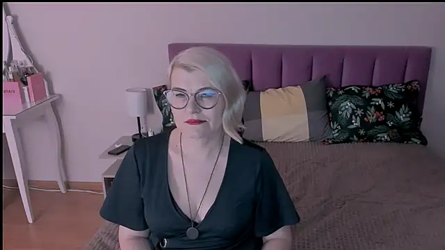 Snapshot of sabrinamacmarren chatting on 02.02.25 sabrinamacmarren online show from 02.02.25