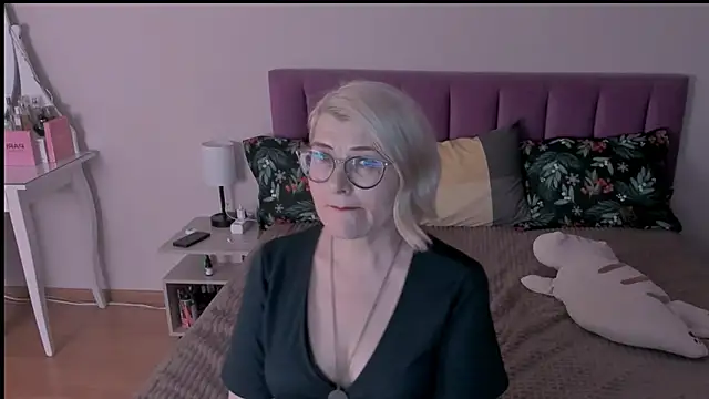 Snapshot of sabrinamacmarren chatting on 02.02.25 sabrinamacmarren online show from 02.02.25