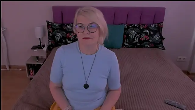 Snapshot of sabrinamacmarren chatting on 02.06.25 sabrinamacmarren online show from 02.06.25