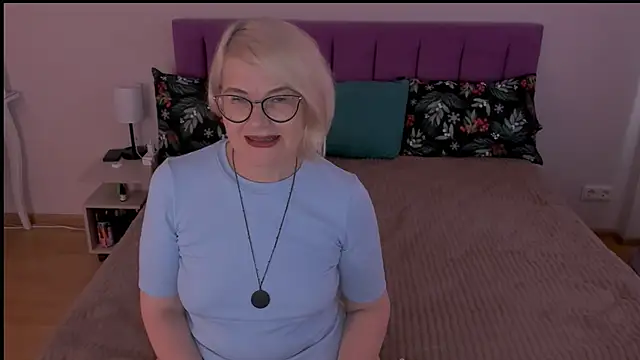 Snapshot of sabrinamacmarren chatting on 02.06.25 sabrinamacmarren online show from 02.06.25