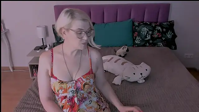 Snapshot of sabrinamacmarren chatting on 02.07.25 sabrinamacmarren online show from 02.07.25