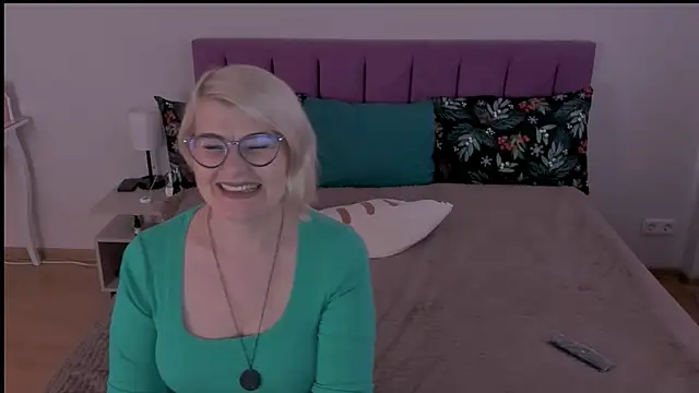 Snapshot of sabrinamacmarren chatting on 02.09.25 sabrinamacmarren online show from 02.09.25