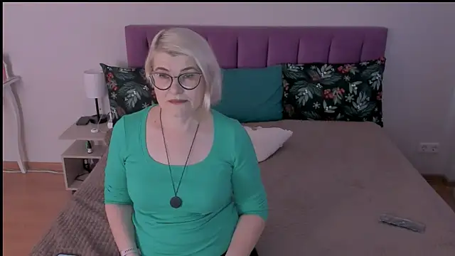 Snapshot of sabrinamacmarren chatting on 02.09.25 sabrinamacmarren online show from 02.09.25