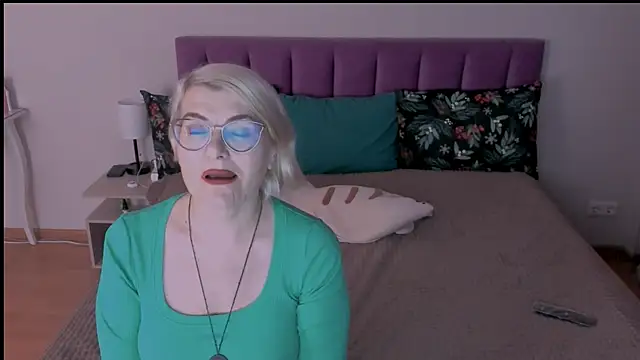 Snapshot of sabrinamacmarren chatting on 02.09.25 sabrinamacmarren online show from 02.09.25