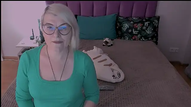 Snapshot of sabrinamacmarren chatting on 02.12.25 sabrinamacmarren online show from 02.12.25