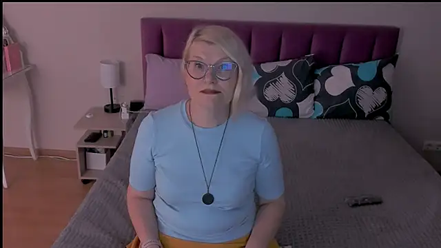 Snapshot of sabrinamacmarren chatting on 02.15.25 sabrinamacmarren online show from 02.15.25