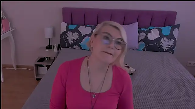 Snapshot of sabrinamacmarren chatting on 02.16.25 sabrinamacmarren online show from 02.16.25