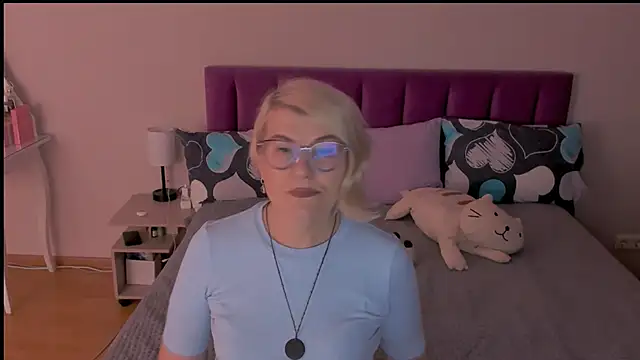 Snapshot of sabrinamacmarren chatting on 02.19.25 sabrinamacmarren online show from 02.19.25