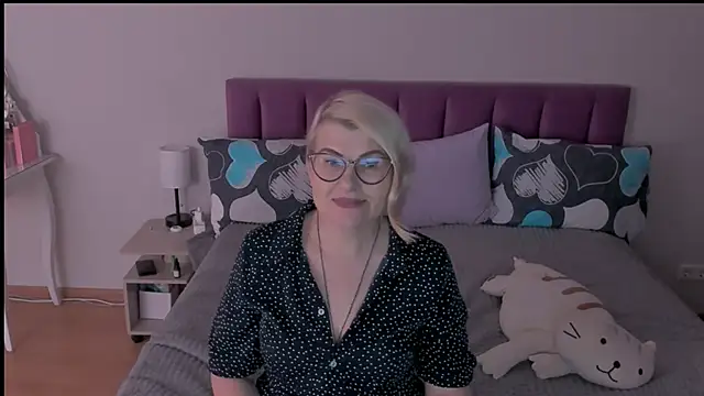 Snapshot of sabrinamacmarren chatting on 02.20.25 sabrinamacmarren online show from 02.20.25