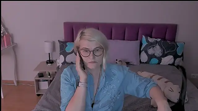 Snapshot of sabrinamacmarren chatting on 02.21.25 sabrinamacmarren online show from 02.21.25