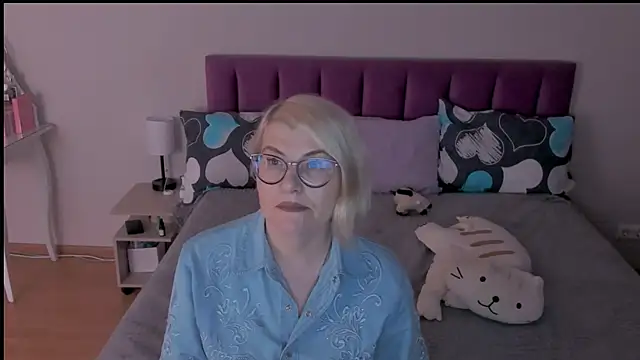 Snapshot of sabrinamacmarren chatting on 02.23.25 sabrinamacmarren online show from 02.23.25