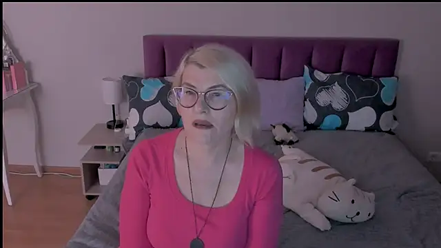 Snapshot of sabrinamacmarren chatting on 02.23.25 sabrinamacmarren online show from 02.23.25