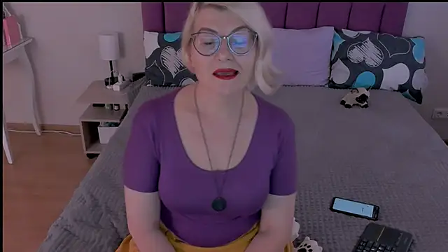 Snapshot of sabrinamacmarren chatting on 02.24.25 sabrinamacmarren online show from 02.24.25