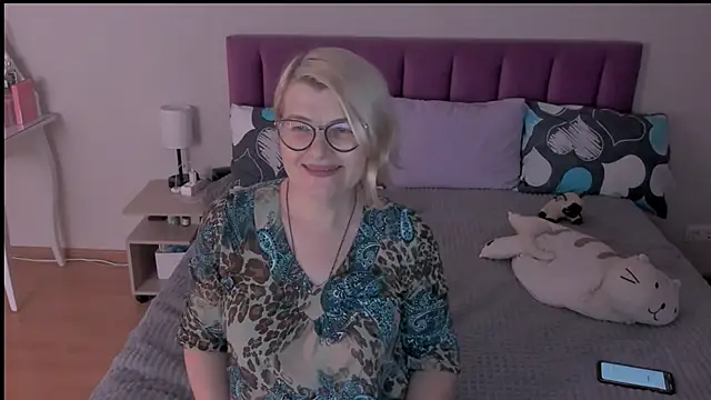 Snapshot of sabrinamacmarren chatting on 02.24.25 sabrinamacmarren online show from 02.24.25