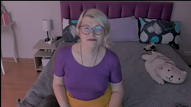 Snapshot of sabrinamacmarren chatting on 02.25.25 sabrinamacmarren online show from 02.25.25