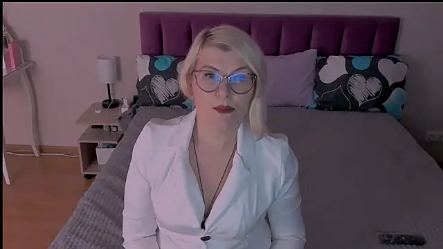 Snapshot of sabrinamacmarren chatting on 02.26.25 sabrinamacmarren online show from 02.26.25