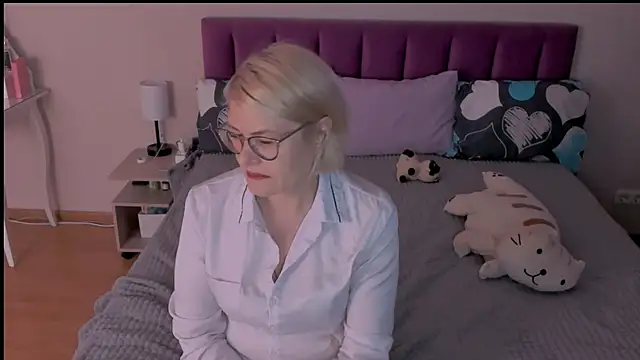 Snapshot of sabrinamacmarren chatting on 02.26.25 sabrinamacmarren online show from 02.26.25