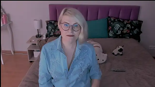 Snapshot of sabrinamacmarren chatting on 02.27.25 sabrinamacmarren online show from 02.27.25