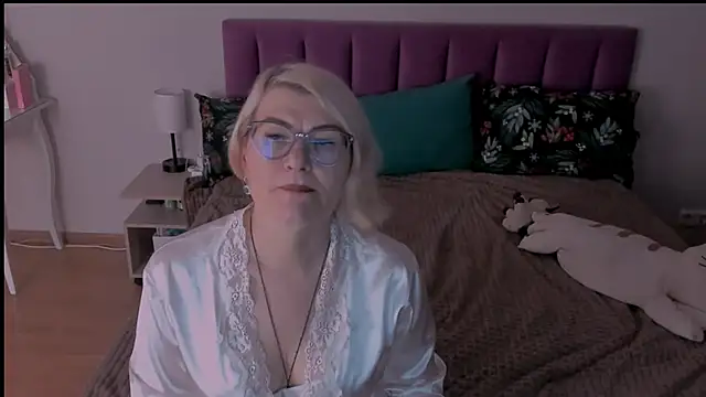 Snapshot of sabrinamacmarren chatting on 02.28.25 sabrinamacmarren online show from 02.28.25