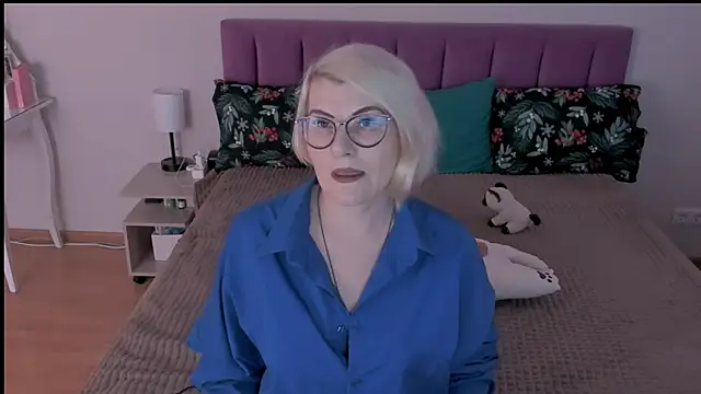 Snapshot of sabrinamacmarren chatting on 03.02.25 sabrinamacmarren online show from 03.02.25