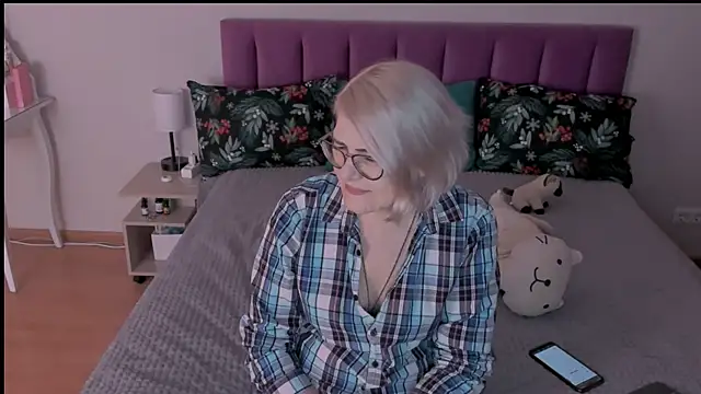 Snapshot of sabrinamacmarren chatting on 03.07.25 sabrinamacmarren online show from 03.07.25