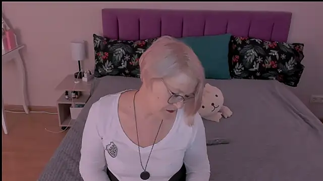 Snapshot of sabrinamacmarren chatting on 03.08.25 sabrinamacmarren online show from 03.08.25