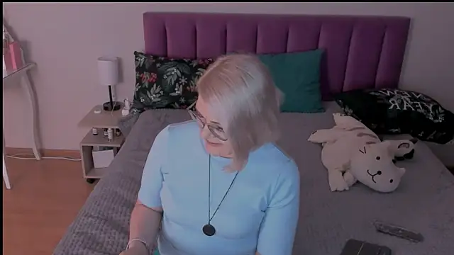 Snapshot of sabrinamacmarren chatting on 03.08.25 sabrinamacmarren online show from 03.08.25