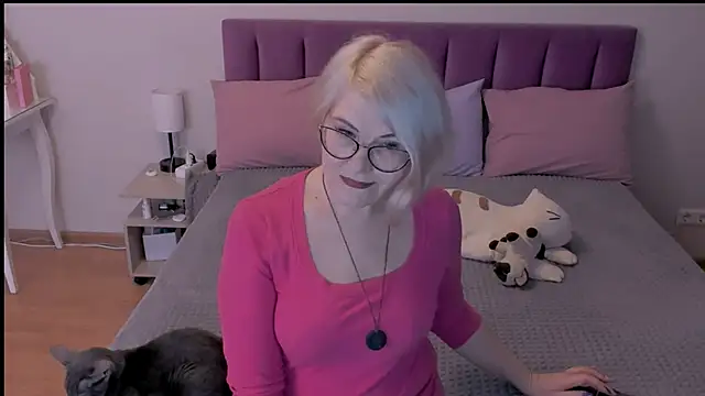 Snapshot of sabrinamacmarren chatting on 03.09.25 sabrinamacmarren online show from 03.09.25