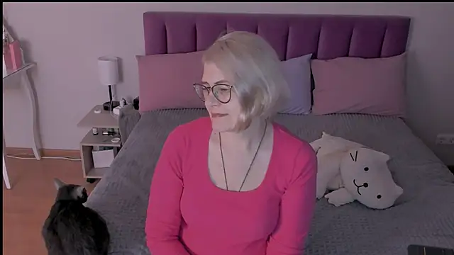 Snapshot of sabrinamacmarren chatting on 03.09.25 sabrinamacmarren online show from 03.09.25