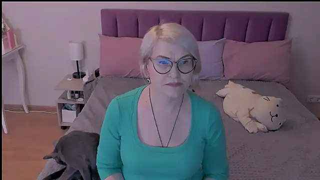 Snapshot of sabrinamacmarren chatting on 03.10.25 sabrinamacmarren online show from 03.10.25