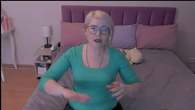 Snapshot of sabrinamacmarren chatting on 03.10.25 sabrinamacmarren online show from 03.10.25