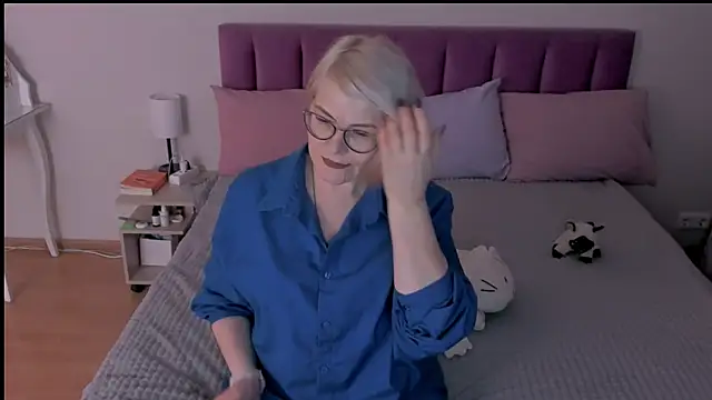 Snapshot of sabrinamacmarren chatting on 03.11.25 sabrinamacmarren online show from 03.11.25