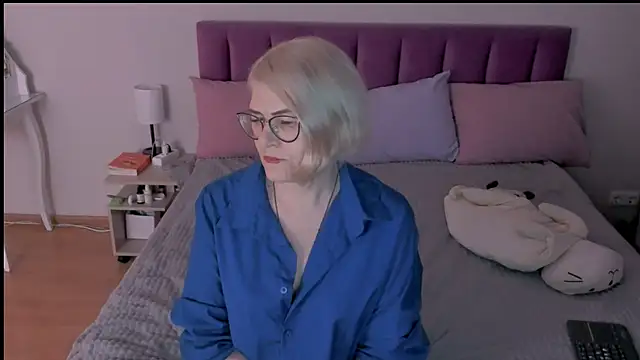 Snapshot of sabrinamacmarren chatting on 03.11.25 sabrinamacmarren online show from 03.11.25